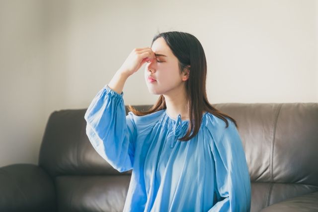 ストレスと睡眠不足が原因の眼精疲労